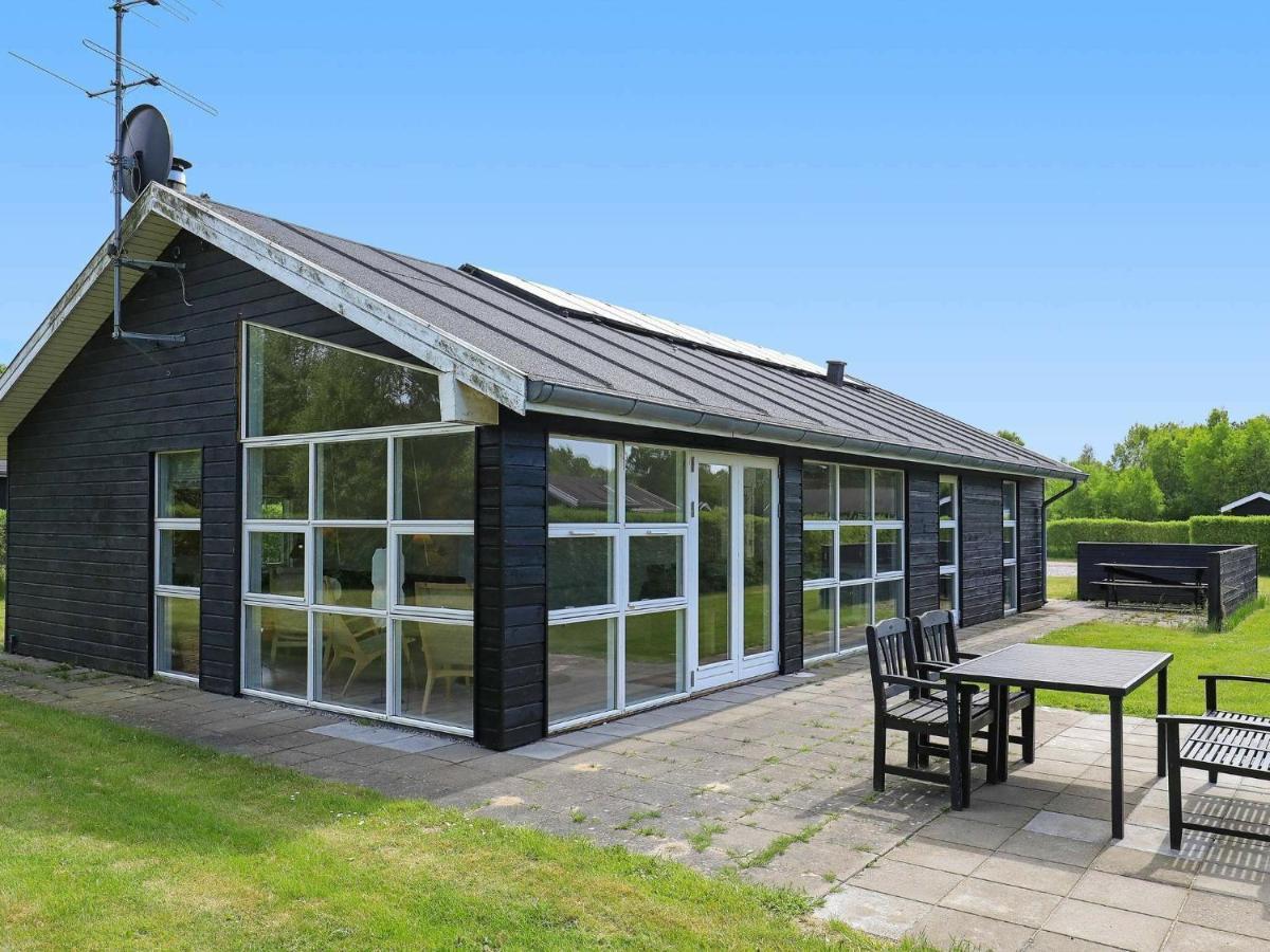 8 Person Holiday Home In Hals Bagian luar foto