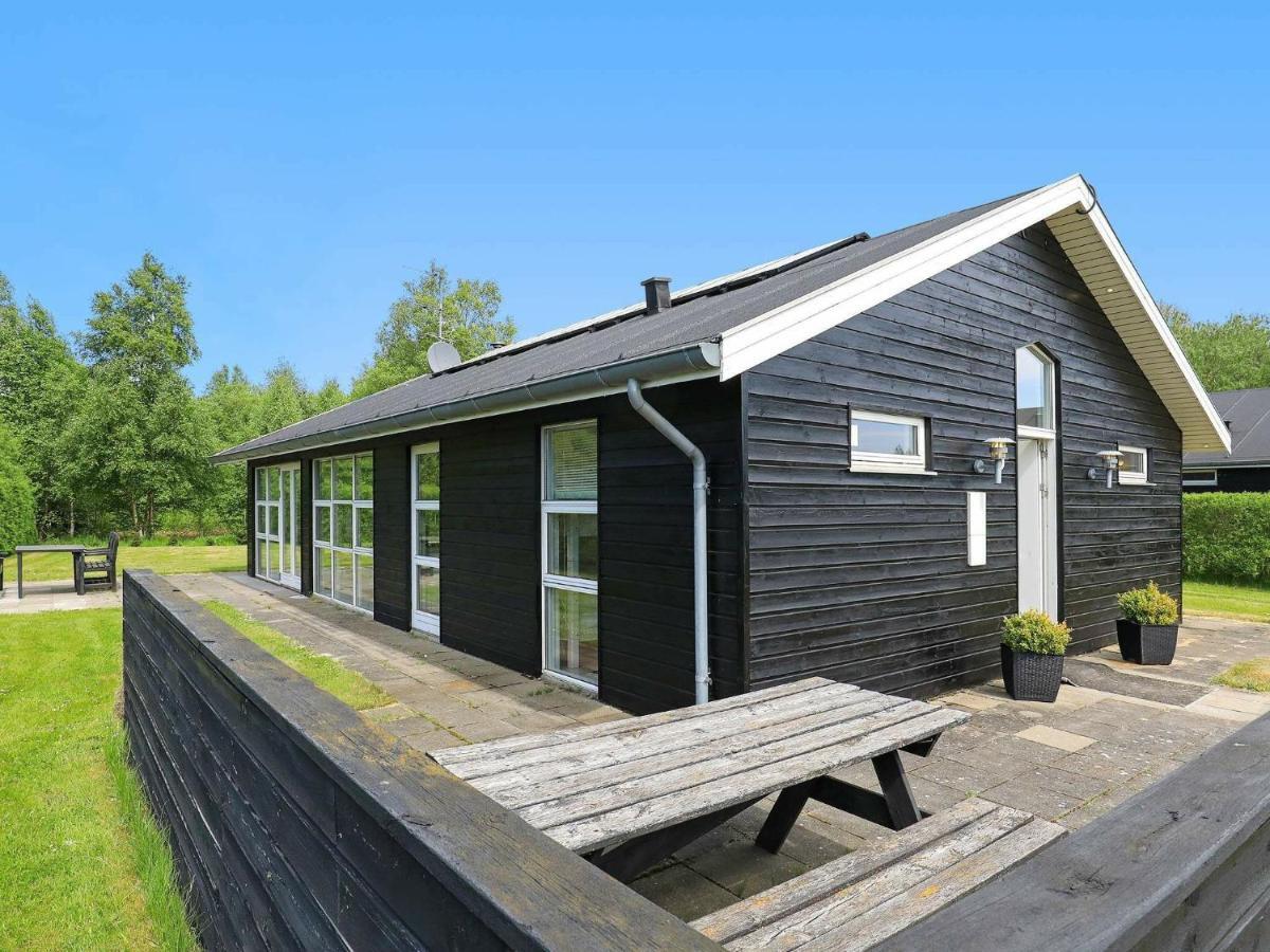 8 Person Holiday Home In Hals Bagian luar foto